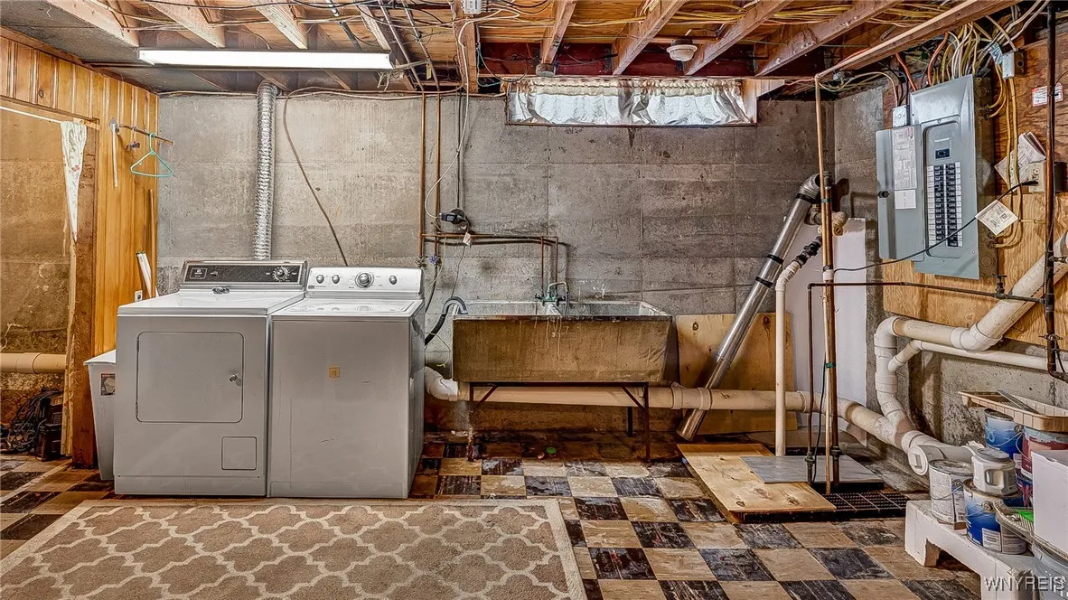 5092 Dana Drive, Lewiston, New York 14092, Lewiston, New York 14092, 3 Bedrooms Bedrooms, 9 Rooms Rooms,2 BathroomsBathrooms,Residential,For Sale,5092 Dana Drive, Lewiston, New York 14092,0,B1612798