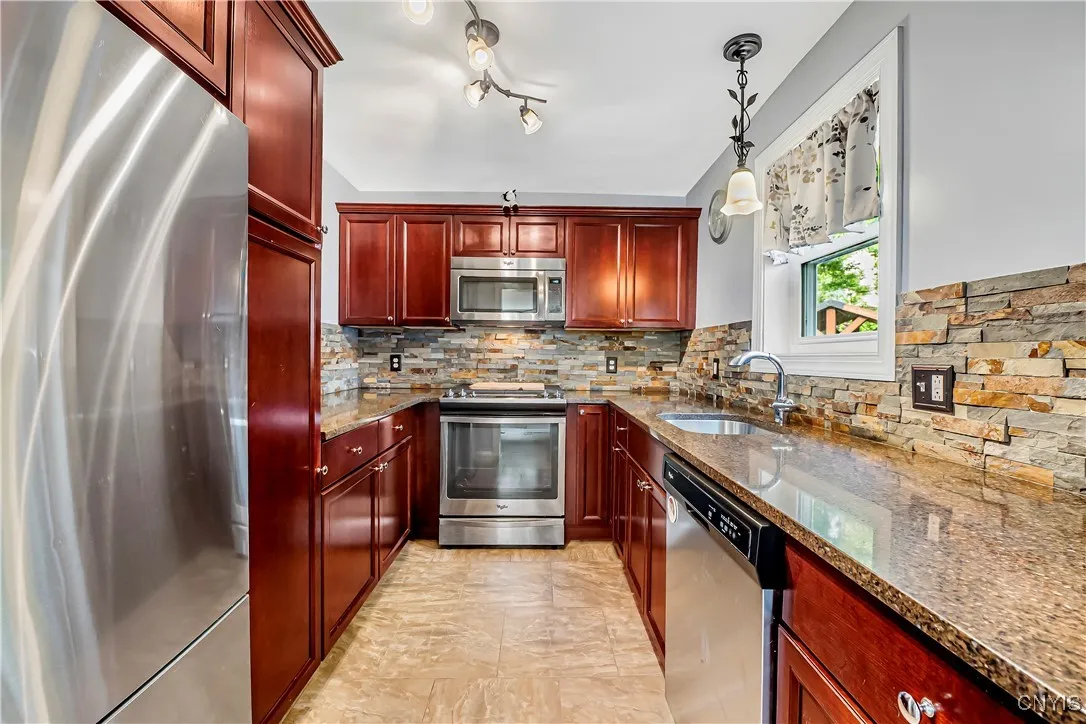 440 Gifford St, Syracuse, New York 13204, Syracuse, New York 13204, 3 Bedrooms Bedrooms, 6 Rooms Rooms,1 BathroomBathrooms,Residential,Closed,440 Gifford St, Syracuse, New York 13204,0,S1612663