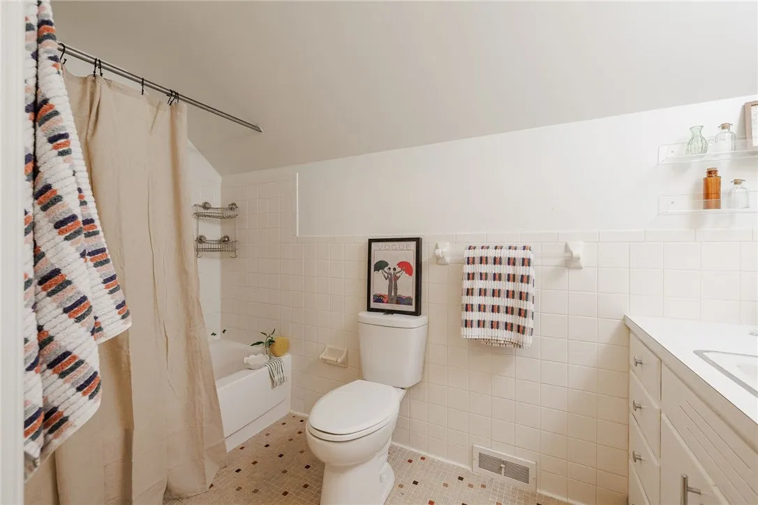 592 Hon Falls 5 Pts Road, Rush, New York 14472, Rush, New York 14472, 3 Bedrooms Bedrooms, 6 Rooms Rooms,1 BathroomBathrooms,Residential,Closed,592 Hon Falls 5 Pts Road, Rush, New York 14472,R1611554