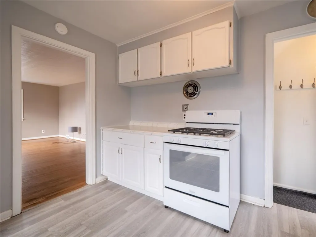 257 Longridge Avenue, Greece, New York 14616, Greece, New York 14616, 3 Bedrooms Bedrooms, 9 Rooms Rooms,1 BathroomBathrooms,Residential,Closed,257 Longridge Avenue, Greece, New York 14616,R1612523