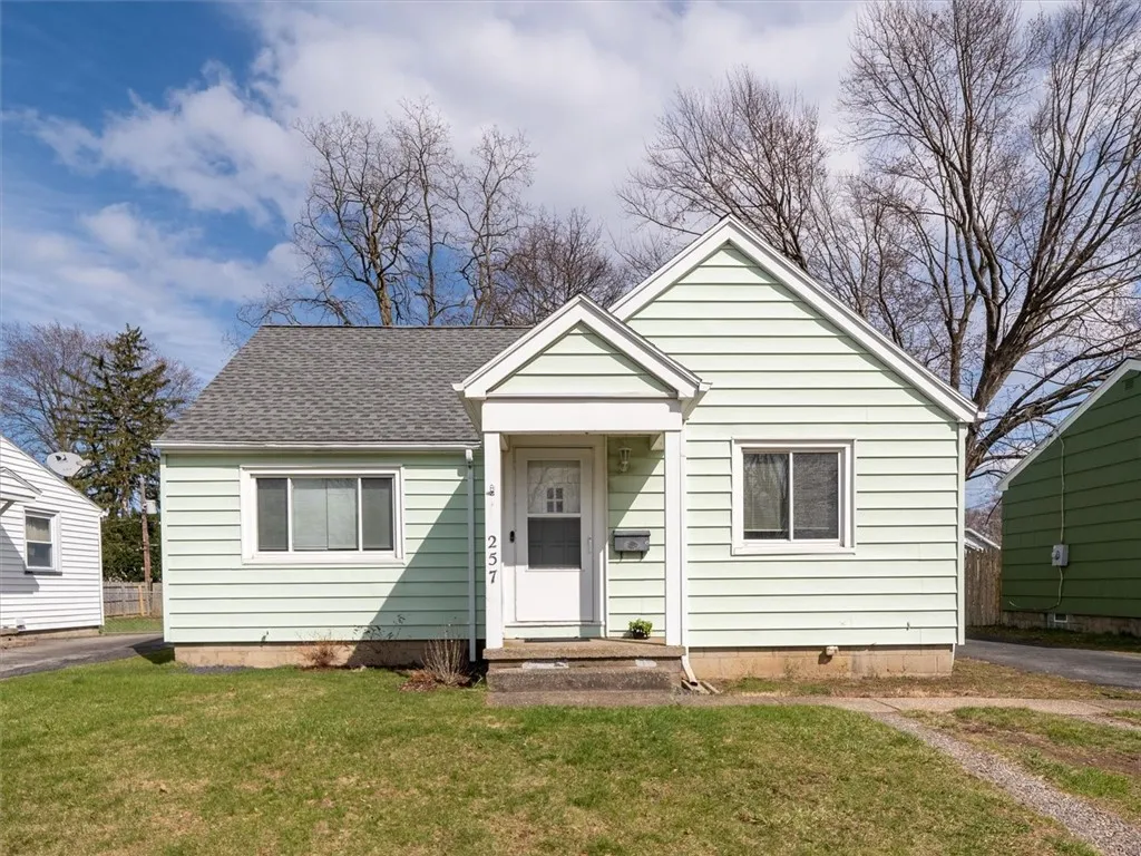 257 Longridge Avenue, Greece, New York 14616, Greece, New York 14616, 3 Bedrooms Bedrooms, 9 Rooms Rooms,1 BathroomBathrooms,Residential,Closed,257 Longridge Avenue, Greece, New York 14616,R1612523