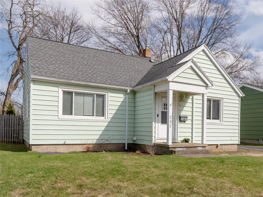 257 Longridge Avenue, Greece, New York 14616, Greece, New York 14616, 3 Bedrooms Bedrooms, 9 Rooms Rooms,1 BathroomBathrooms,Residential,Closed,257 Longridge Avenue, Greece, New York 14616,R1612523