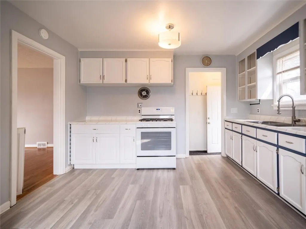 257 Longridge Avenue, Greece, New York 14616, Greece, New York 14616, 3 Bedrooms Bedrooms, 9 Rooms Rooms,1 BathroomBathrooms,Residential,Closed,257 Longridge Avenue, Greece, New York 14616,R1612523