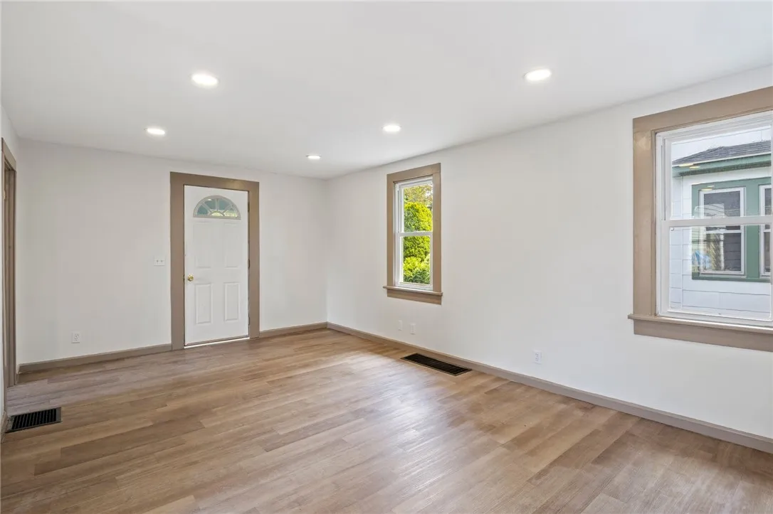 74 Clearview Road, Greece, New York 14616, Greece, New York 14616, 2 Bedrooms Bedrooms, 5 Rooms Rooms,1 BathroomBathrooms,Residential,For Sale,74 Clearview Road, Greece, New York 14616,R1612847