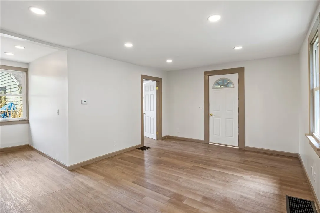 74 Clearview Road, Greece, New York 14616, Greece, New York 14616, 2 Bedrooms Bedrooms, 5 Rooms Rooms,1 BathroomBathrooms,Residential,For Sale,74 Clearview Road, Greece, New York 14616,R1612847