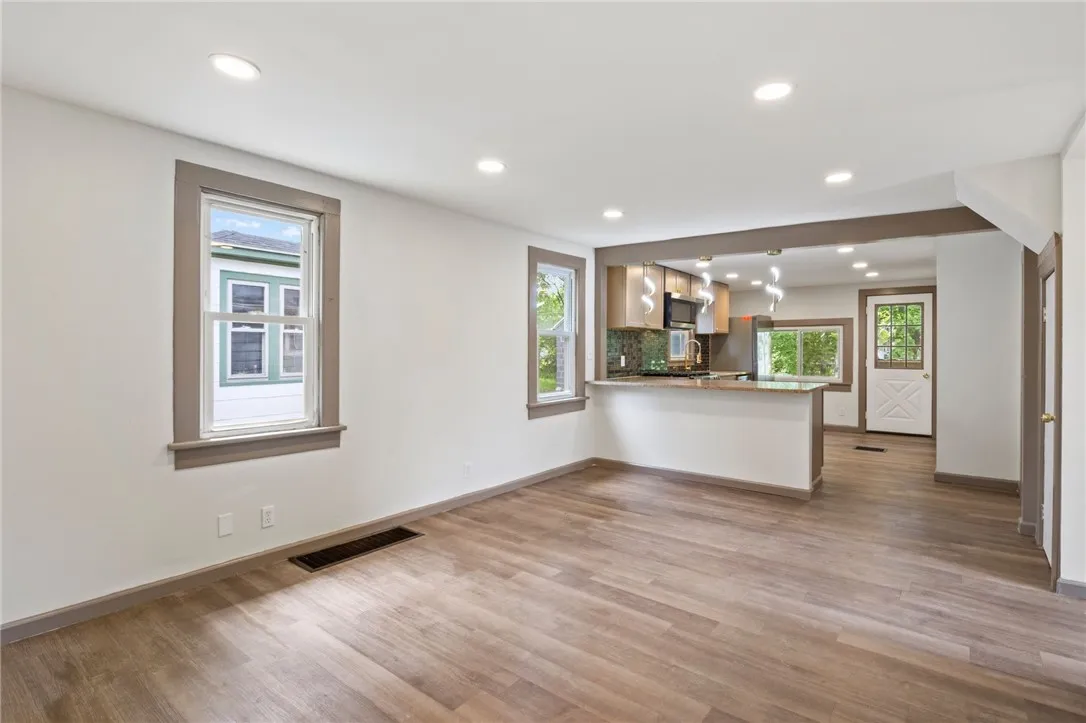 74 Clearview Road, Greece, New York 14616, Greece, New York 14616, 2 Bedrooms Bedrooms, 5 Rooms Rooms,1 BathroomBathrooms,Residential,For Sale,74 Clearview Road, Greece, New York 14616,R1612847