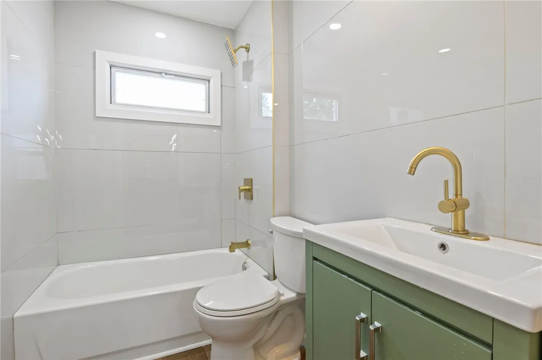 74 Clearview Road, Greece, New York 14616, Greece, New York 14616, 2 Bedrooms Bedrooms, 5 Rooms Rooms,1 BathroomBathrooms,Residential,For Sale,74 Clearview Road, Greece, New York 14616,R1612847