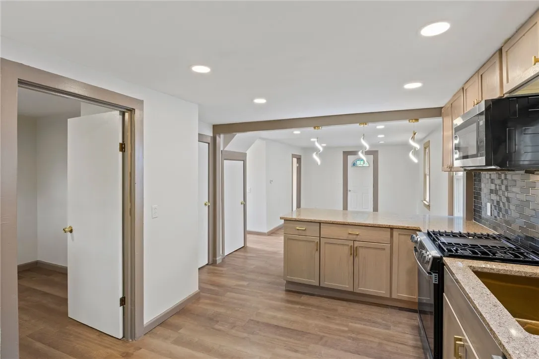74 Clearview Road, Greece, New York 14616, Greece, New York 14616, 2 Bedrooms Bedrooms, 5 Rooms Rooms,1 BathroomBathrooms,Residential,For Sale,74 Clearview Road, Greece, New York 14616,R1612847