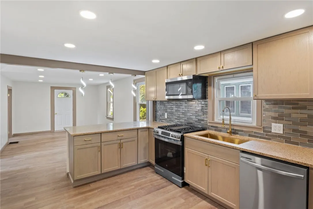 74 Clearview Road, Greece, New York 14616, Greece, New York 14616, 2 Bedrooms Bedrooms, 5 Rooms Rooms,1 BathroomBathrooms,Residential,For Sale,74 Clearview Road, Greece, New York 14616,R1612847