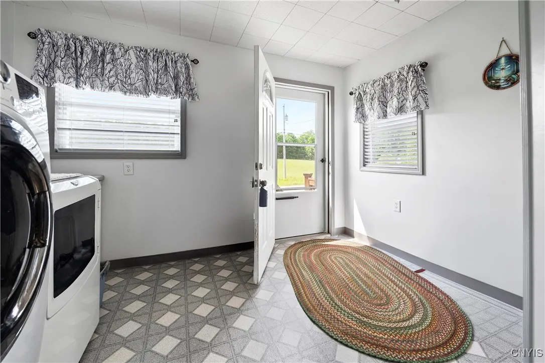 1279 State Route 104, Albion, New York 13302, Albion, New York 13302, 4 Bedrooms Bedrooms, 8 Rooms Rooms,1 BathroomBathrooms,Residential,Closed,1279 State Route 104, Albion, New York 13302,S1612734