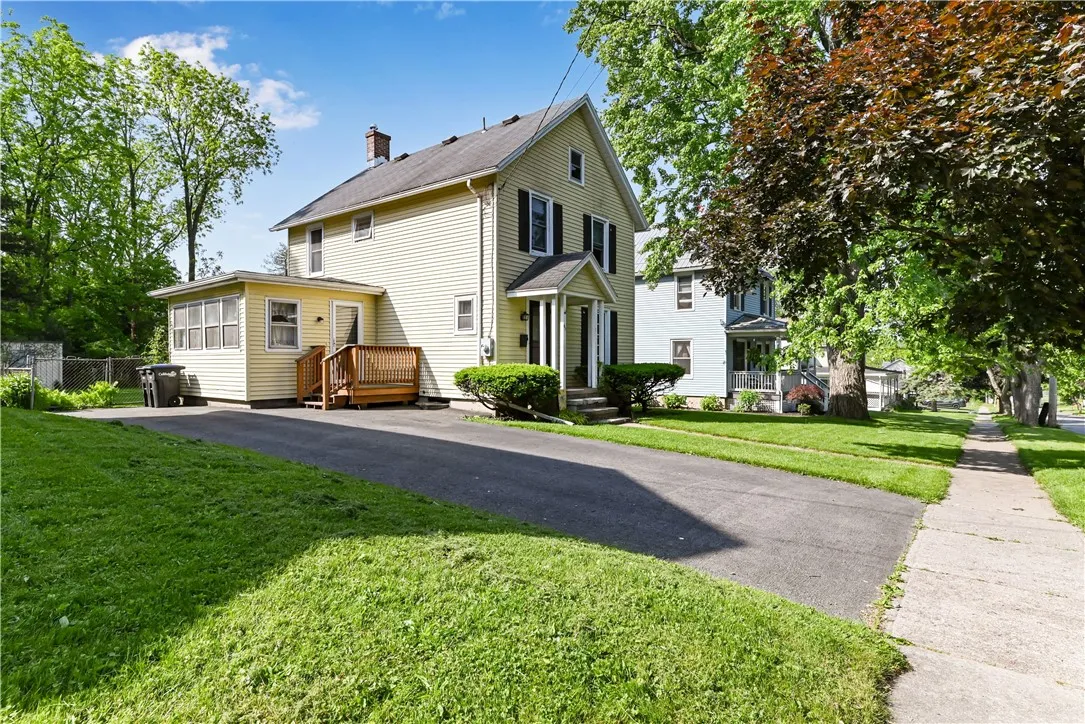 45 Perry Place, Canandaigua-city, New York 14424, Canandaigua City, New York 14424, 3 Bedrooms Bedrooms, 8 Rooms Rooms,1 BathroomBathrooms,Residential,Closed,45 Perry Place, Canandaigua-city, New York 14424,0,R1612163