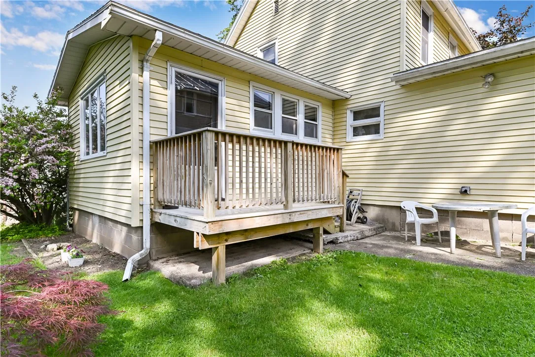 45 Perry Place, Canandaigua-city, New York 14424, Canandaigua City, New York 14424, 3 Bedrooms Bedrooms, 8 Rooms Rooms,1 BathroomBathrooms,Residential,Closed,45 Perry Place, Canandaigua-city, New York 14424,0,R1612163
