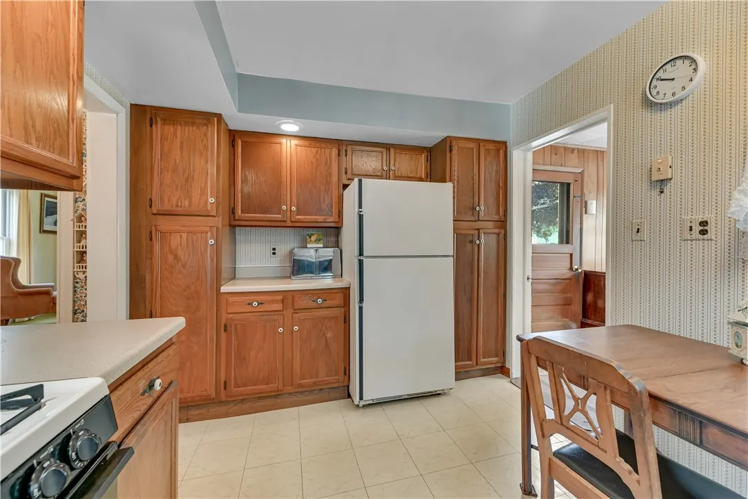 45 Perry Place, Canandaigua-city, New York 14424, Canandaigua City, New York 14424, 3 Bedrooms Bedrooms, 8 Rooms Rooms,1 BathroomBathrooms,Residential,Closed,45 Perry Place, Canandaigua-city, New York 14424,0,R1612163