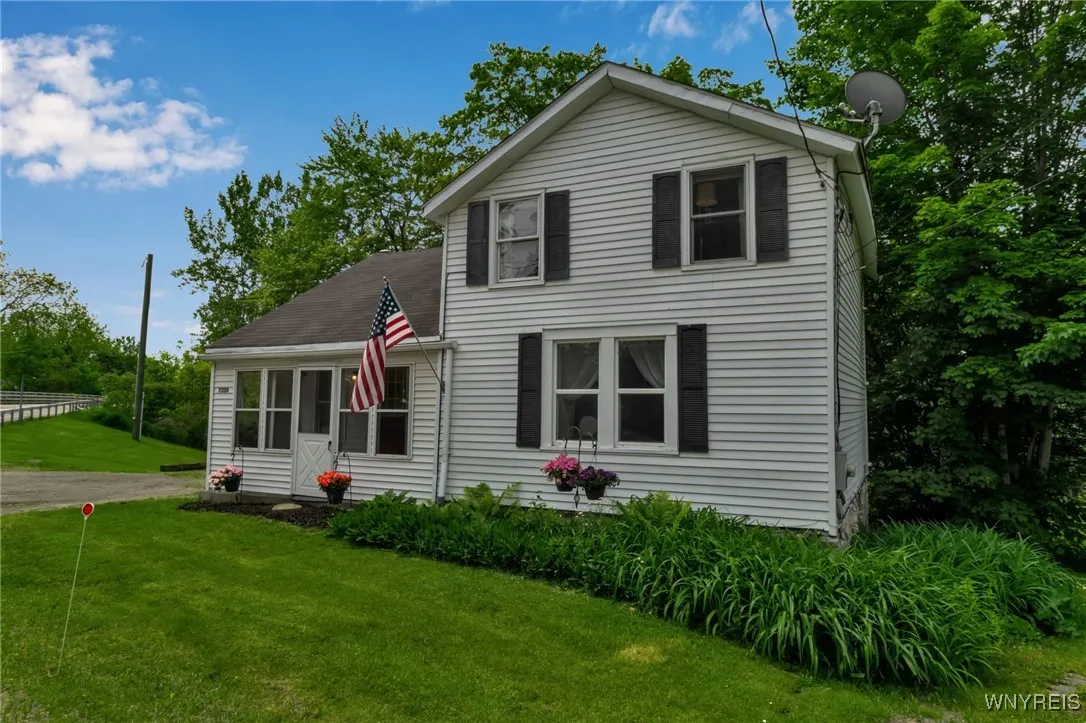 7228 Rapids Road, Lockport-town, New York 14094, Lockport Town, New York 14094, 2 Bedrooms Bedrooms, 7 Rooms Rooms,1 BathroomBathrooms,Residential,Closed,7228 Rapids Road, Lockport-town, New York 14094,0,B1612260