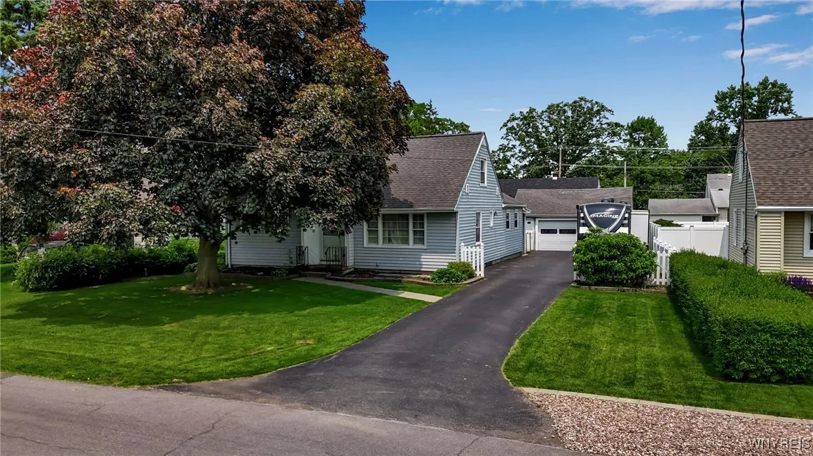 850 Page Avenue, Lewiston, New York 14092, Lewiston, New York 14092, 4 Bedrooms Bedrooms, 9 Rooms Rooms,1 BathroomBathrooms,Residential,Closed,850 Page Avenue, Lewiston, New York 14092,0,B1612421