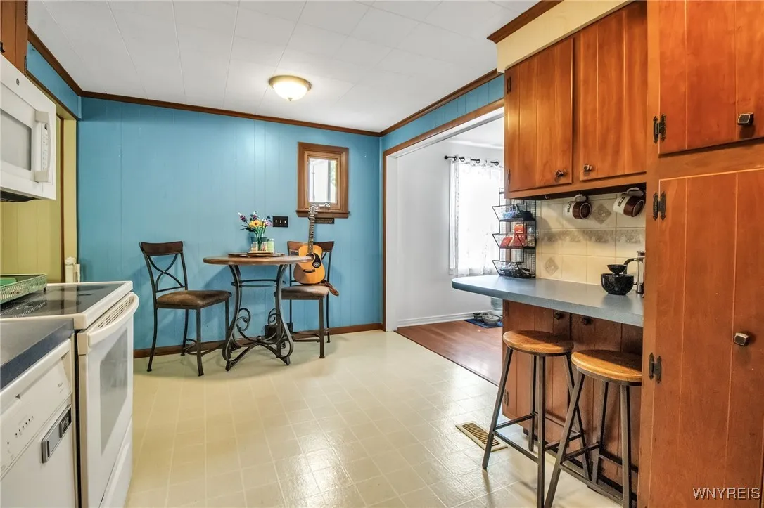 850 Page Avenue, Lewiston, New York 14092, Lewiston, New York 14092, 4 Bedrooms Bedrooms, 9 Rooms Rooms,1 BathroomBathrooms,Residential,Closed,850 Page Avenue, Lewiston, New York 14092,0,B1612421