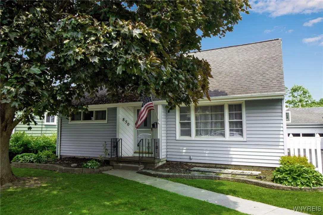 850 Page Avenue, Lewiston, New York 14092, Lewiston, New York 14092, 4 Bedrooms Bedrooms, 9 Rooms Rooms,1 BathroomBathrooms,Residential,Closed,850 Page Avenue, Lewiston, New York 14092,0,B1612421