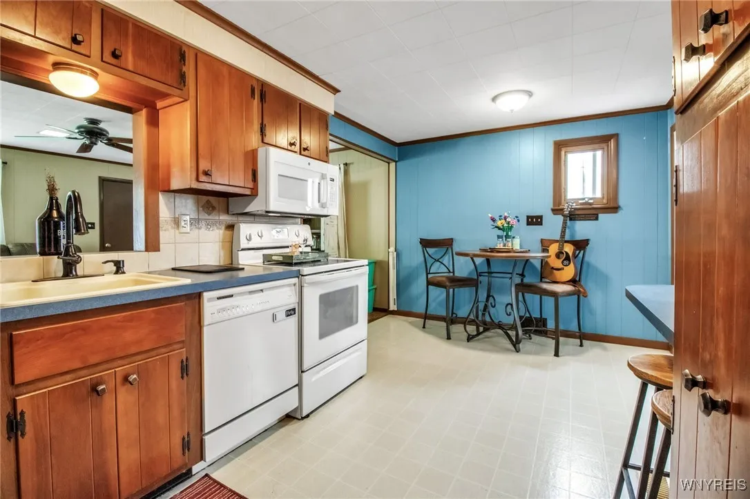 850 Page Avenue, Lewiston, New York 14092, Lewiston, New York 14092, 4 Bedrooms Bedrooms, 9 Rooms Rooms,1 BathroomBathrooms,Residential,Closed,850 Page Avenue, Lewiston, New York 14092,0,B1612421