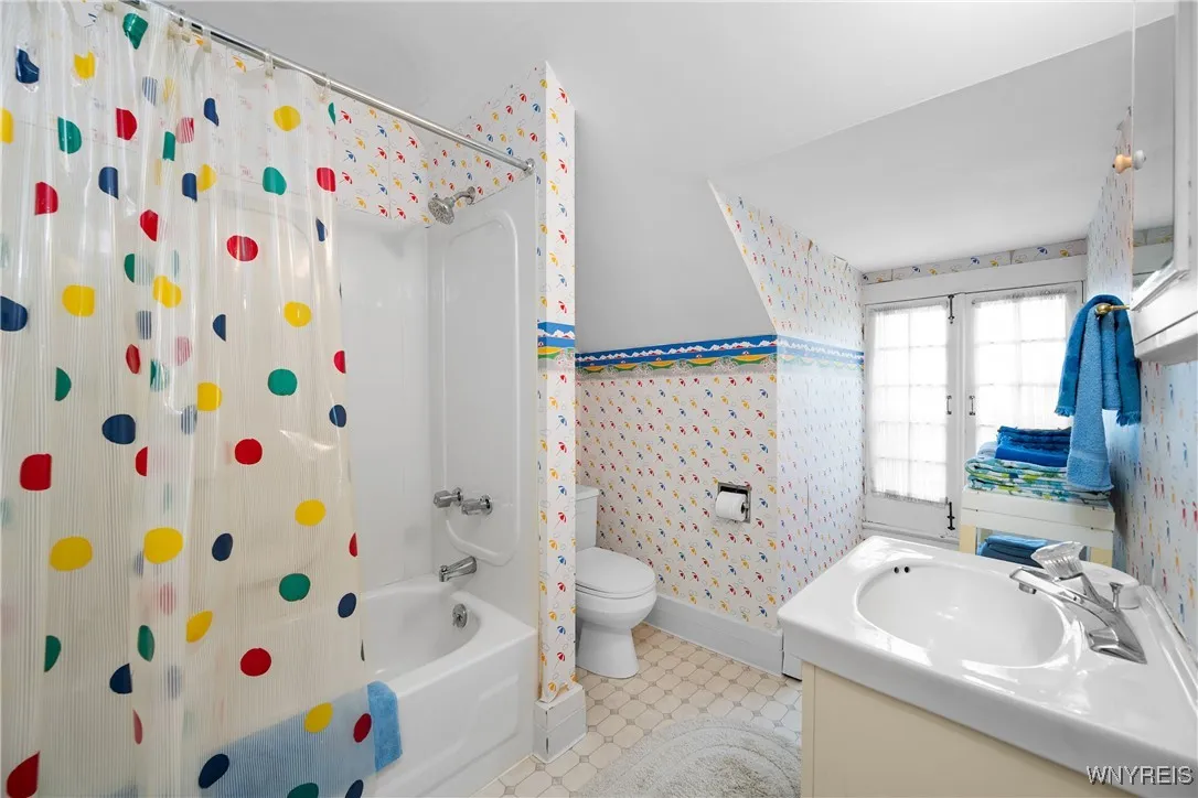 88 Middlesex Rd Road, Buffalo, New York 14216, Buffalo, New York 14216, 4 Bedrooms Bedrooms, 16 Rooms Rooms,3 BathroomsBathrooms,Residential,Closed,88 Middlesex Rd Road, Buffalo, New York 14216,0,B1608397