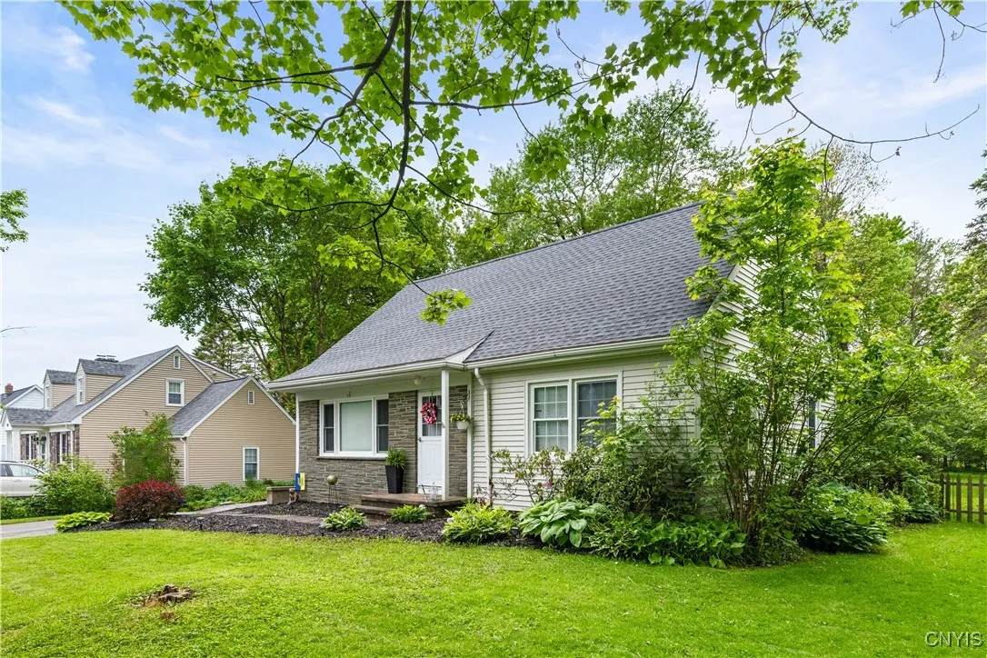 213 Washington Drive, New Hartford, New York 13413, New Hartford, New York 13413, 4 Bedrooms Bedrooms, 6 Rooms Rooms,2 BathroomsBathrooms,Residential,Closed,213 Washington Drive, New Hartford, New York 13413,S1610469