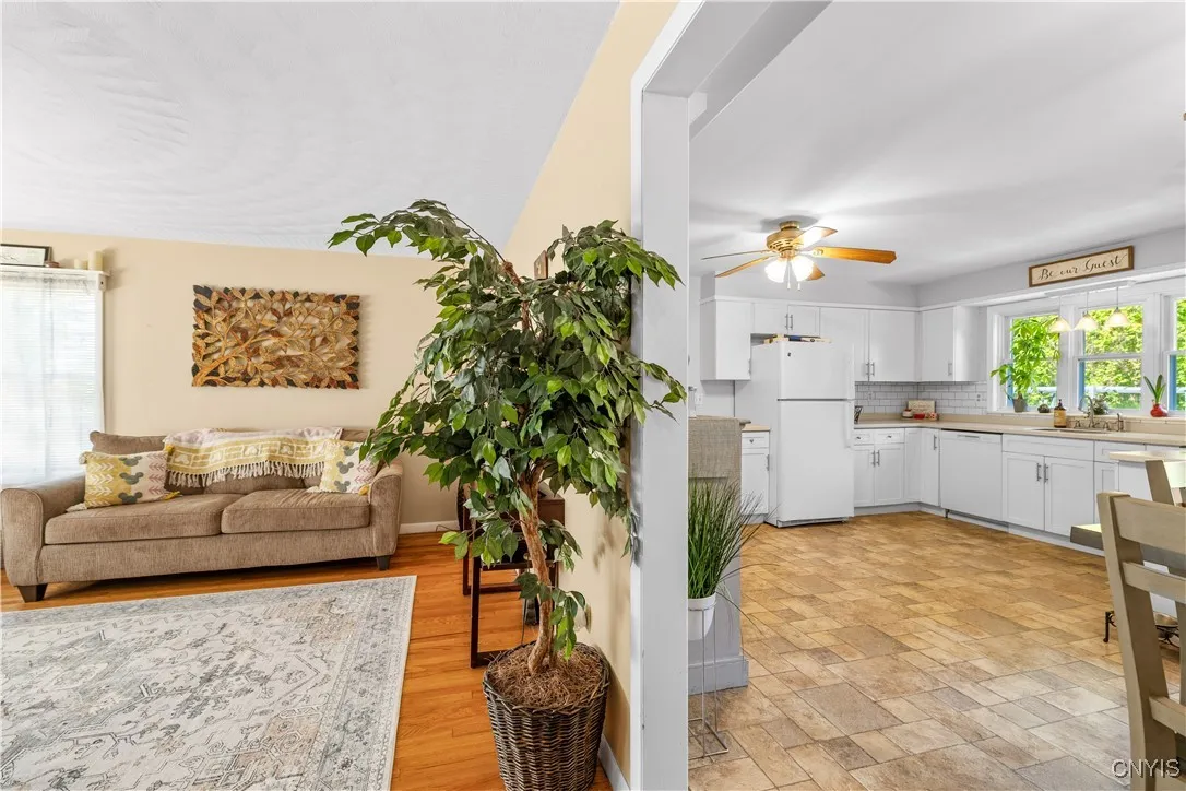 213 Washington Drive, New Hartford, New York 13413, New Hartford, New York 13413, 4 Bedrooms Bedrooms, 6 Rooms Rooms,2 BathroomsBathrooms,Residential,Closed,213 Washington Drive, New Hartford, New York 13413,S1610469