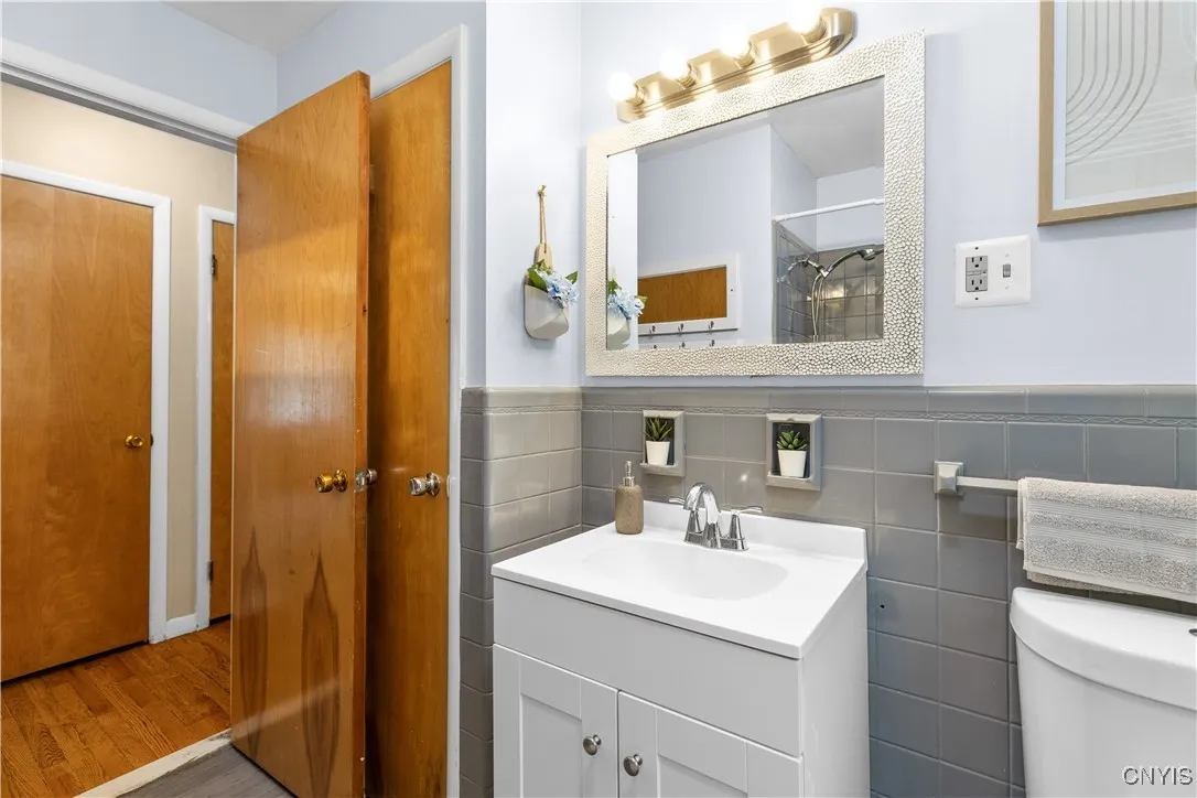 213 Washington Drive, New Hartford, New York 13413, New Hartford, New York 13413, 4 Bedrooms Bedrooms, 6 Rooms Rooms,2 BathroomsBathrooms,Residential,Closed,213 Washington Drive, New Hartford, New York 13413,S1610469