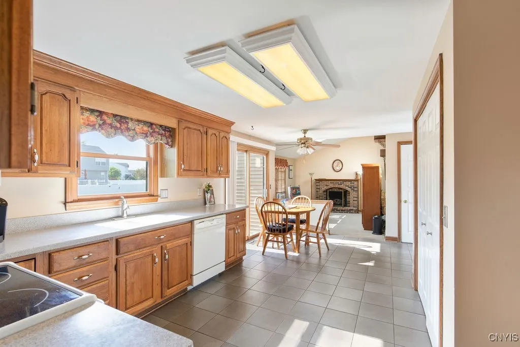 9470 Hawkeye Drive, Cicero, New York 13029, Cicero, New York 13029, 4 Bedrooms Bedrooms, 8 Rooms Rooms,2 BathroomsBathrooms,Residential,Closed,9470 Hawkeye Drive, Cicero, New York 13029,0,S1611981