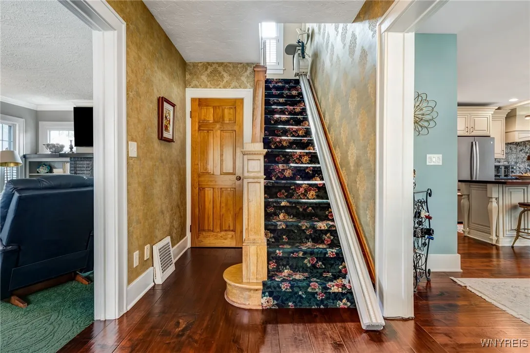 8431 West Rivershore Drive, Niagara Falls, New Yor, Niagara Falls, New York 14304, 4 Bedrooms Bedrooms, 10 Rooms Rooms,2 BathroomsBathrooms,Residential,For Sale,8431 West Rivershore Drive, Niagara Falls, New Yor,0,B1612454