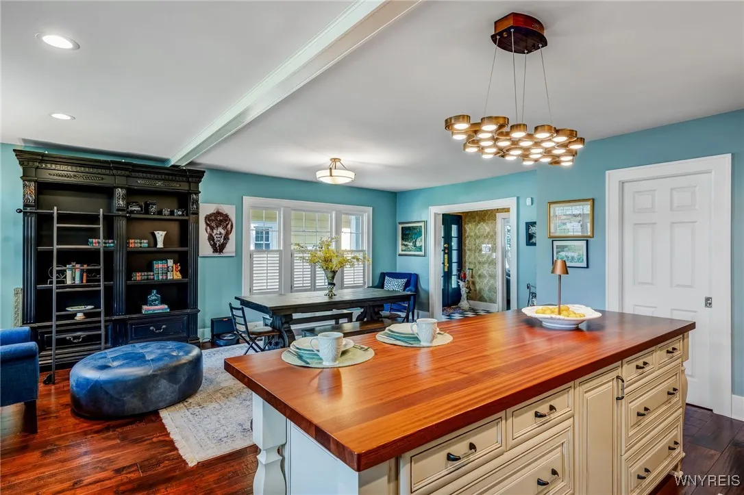 8431 West Rivershore Drive, Niagara Falls, New Yor, Niagara Falls, New York 14304, 4 Bedrooms Bedrooms, 10 Rooms Rooms,2 BathroomsBathrooms,Residential,For Sale,8431 West Rivershore Drive, Niagara Falls, New Yor,0,B1612454