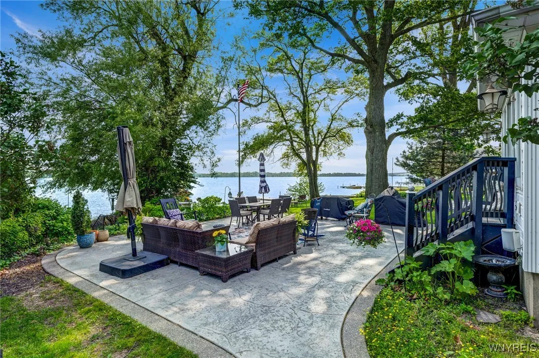 8431 West Rivershore Drive, Niagara Falls, New Yor, Niagara Falls, New York 14304, 4 Bedrooms Bedrooms, 10 Rooms Rooms,2 BathroomsBathrooms,Residential,For Sale,8431 West Rivershore Drive, Niagara Falls, New Yor,0,B1612454