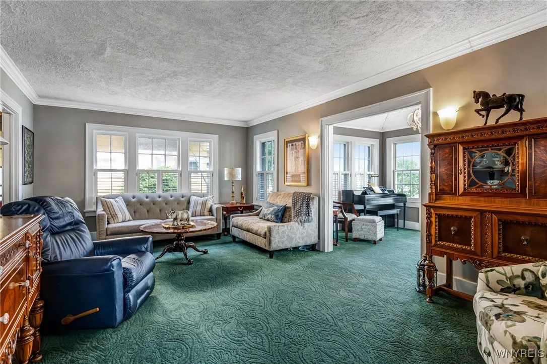 8431 West Rivershore Drive, Niagara Falls, New Yor, Niagara Falls, New York 14304, 4 Bedrooms Bedrooms, 10 Rooms Rooms,2 BathroomsBathrooms,Residential,For Sale,8431 West Rivershore Drive, Niagara Falls, New Yor,0,B1612454