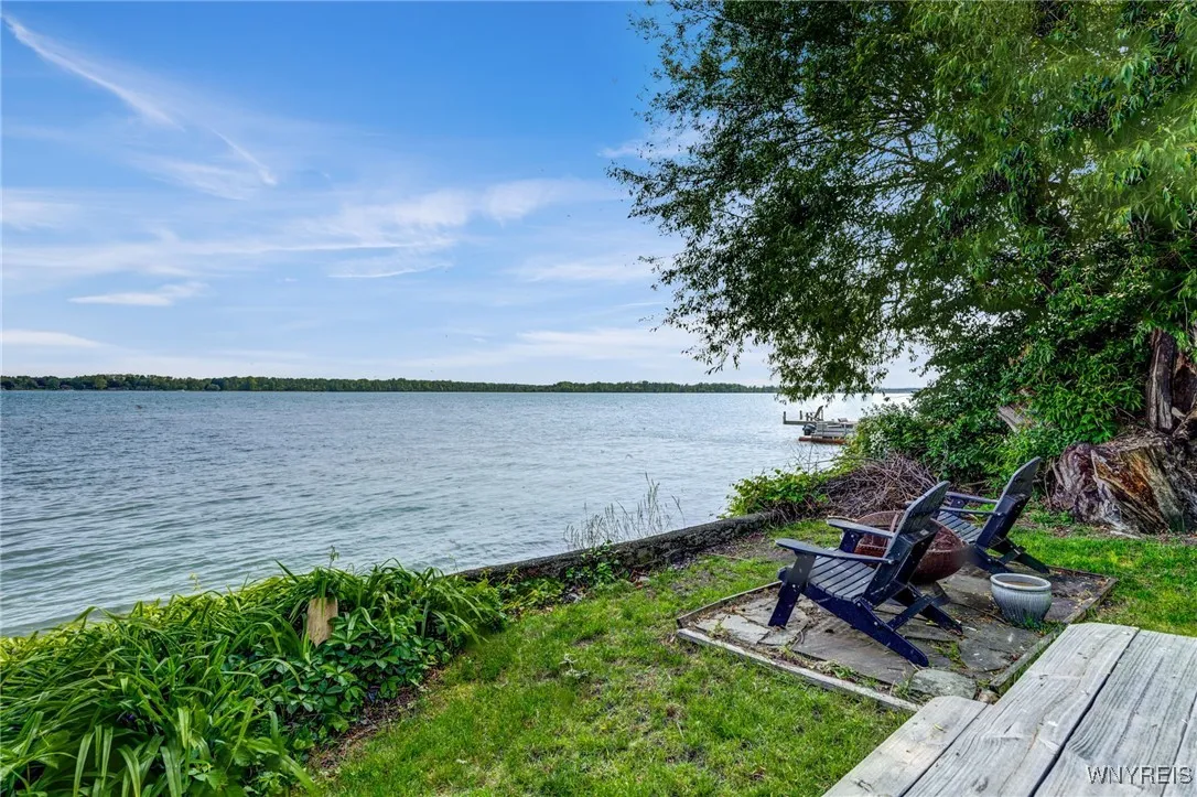 8431 West Rivershore Drive, Niagara Falls, New Yor, Niagara Falls, New York 14304, 4 Bedrooms Bedrooms, 10 Rooms Rooms,2 BathroomsBathrooms,Residential,For Sale,8431 West Rivershore Drive, Niagara Falls, New Yor,0,B1612454