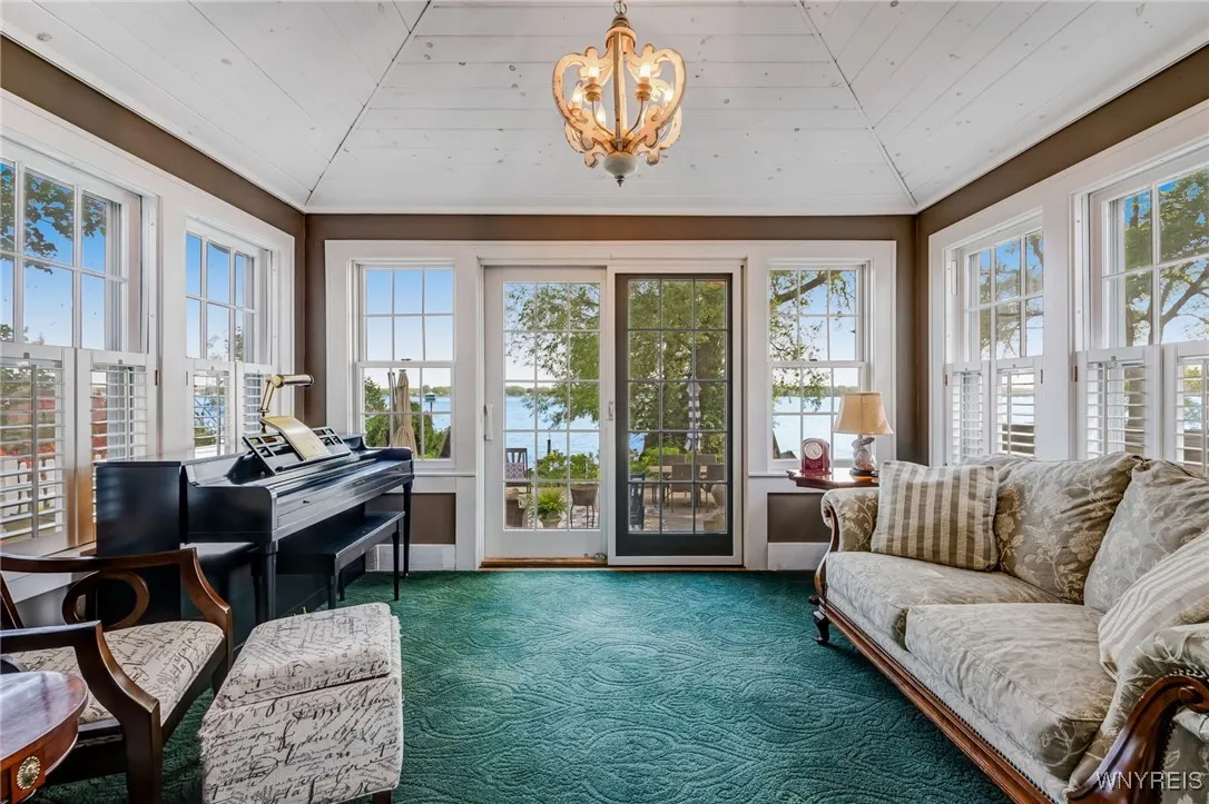 8431 West Rivershore Drive, Niagara Falls, New Yor, Niagara Falls, New York 14304, 4 Bedrooms Bedrooms, 10 Rooms Rooms,2 BathroomsBathrooms,Residential,For Sale,8431 West Rivershore Drive, Niagara Falls, New Yor,0,B1612454