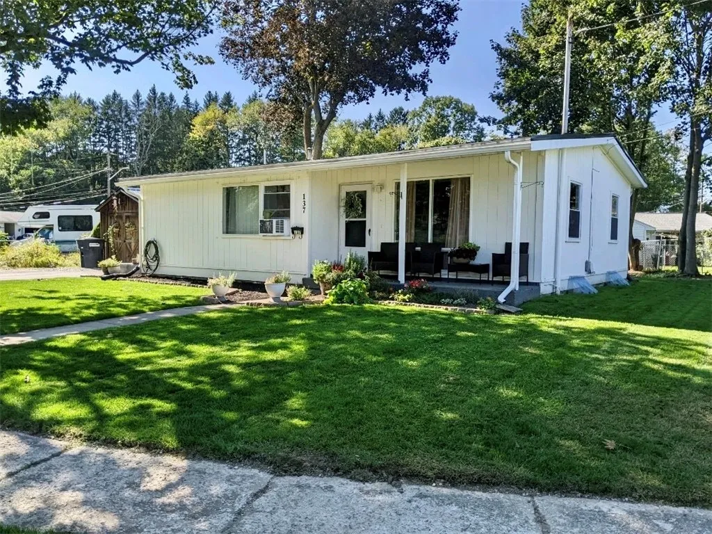 137 Matthew Circle, Horseheads, New York 14845, Horseheads, New York 14845, 3 Bedrooms Bedrooms, 5 Rooms Rooms,1 BathroomBathrooms,Residential,Closed,137 Matthew Circle, Horseheads, New York 14845,0,R1611212