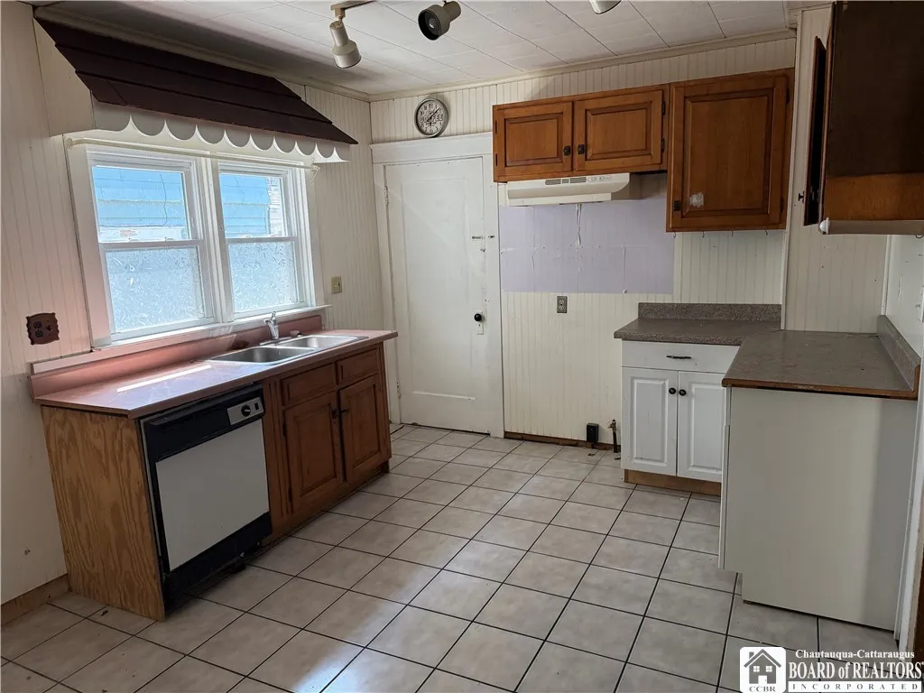 11 Myers Avenue, Jamestown, New York 14701, Jamestown, New York 14701, 2 Bedrooms Bedrooms, 5 Rooms Rooms,1 BathroomBathrooms,Residential,For Sale,11 Myers Avenue, Jamestown, New York 14701,R1612564