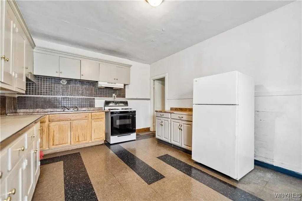 340 Rhode Island Street, Buffalo, New York 14213, Buffalo, New York 14213, 10 Bedrooms Bedrooms, ,4 BathroomsBathrooms,Residential,For Sale,340 Rhode Island Street, Buffalo, New York 14213,B1612901