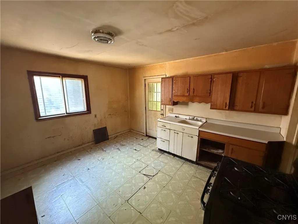 131 Lakeview Avenue, Syracuse, New York 13204, Syracuse, New York 13204, 5 Bedrooms Bedrooms, ,2 BathroomsBathrooms,Residential,Closed,131 Lakeview Avenue, Syracuse, New York 13204,S1611743