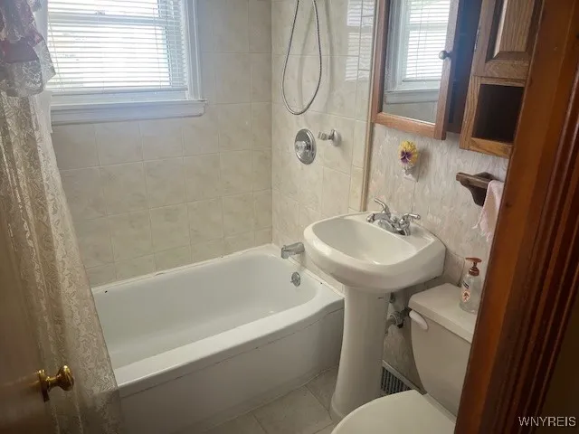 96 Yvonne Avenue, Cheektowaga, New York 14225, Cheektowaga, New York 14225, 4 Bedrooms Bedrooms, 7 Rooms Rooms,1 BathroomBathrooms,Residential,Closed,96 Yvonne Avenue, Cheektowaga, New York 14225,0,B1612865