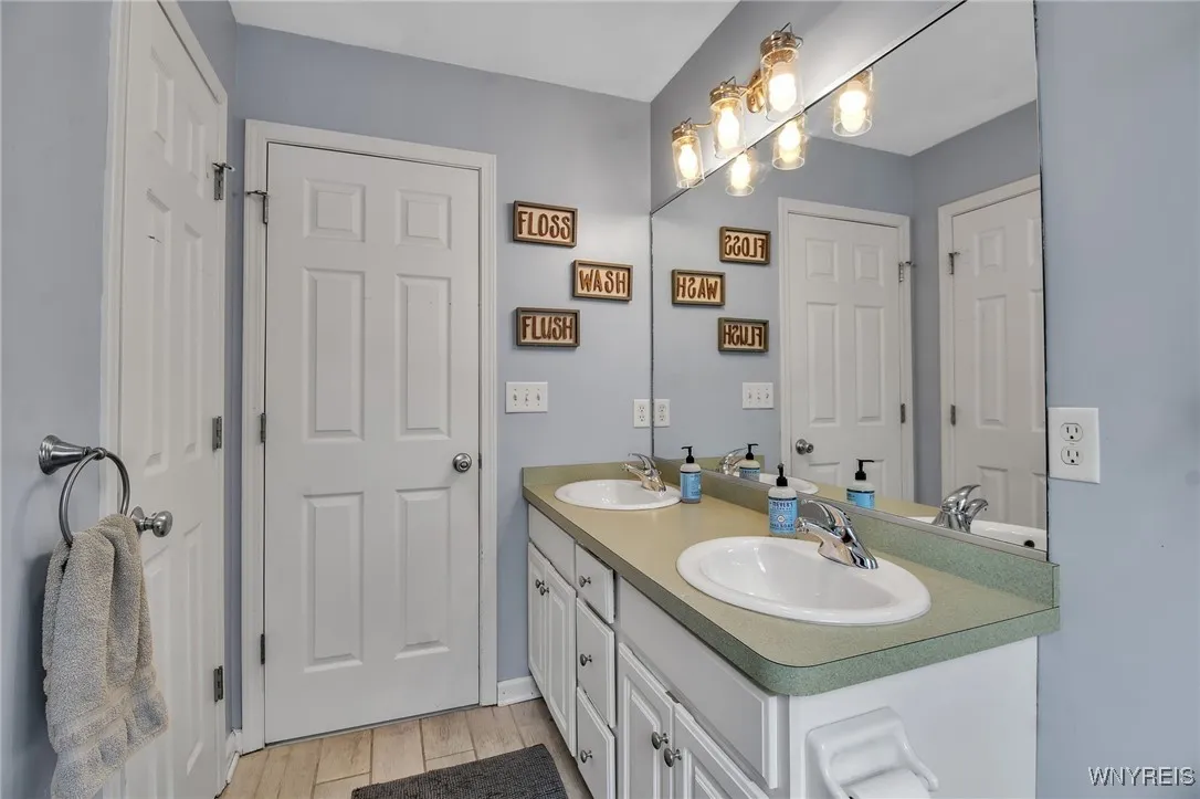 5999 Pinehurst Court, Hamburg, New York 14085, Hamburg, New York 14085, 4 Bedrooms Bedrooms, 12 Rooms Rooms,2 BathroomsBathrooms,Residential,Closed,5999 Pinehurst Court, Hamburg, New York 14085,0,B1612975