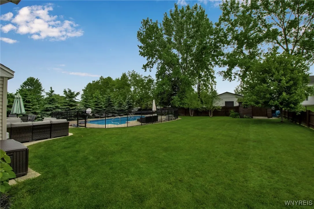 5999 Pinehurst Court, Hamburg, New York 14085, Hamburg, New York 14085, 4 Bedrooms Bedrooms, 12 Rooms Rooms,2 BathroomsBathrooms,Residential,Closed,5999 Pinehurst Court, Hamburg, New York 14085,0,B1612975