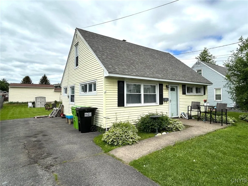 211 Memphis Street, Salina, New York 13088, Salina, New York 13088, 4 Bedrooms Bedrooms, 5 Rooms Rooms,1 BathroomBathrooms,Residential,Closed,211 Memphis Street, Salina, New York 13088,0,S1610815