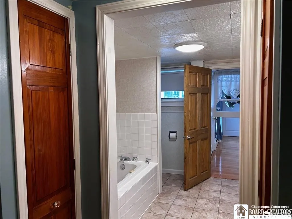 133 East Pearl Street, Wellsville, New York 14895, Wellsville, New York 14895, 5 Bedrooms Bedrooms, 16 Rooms Rooms,2 BathroomsBathrooms,Residential,Closed,133 East Pearl Street, Wellsville, New York 14895,0,R1613000