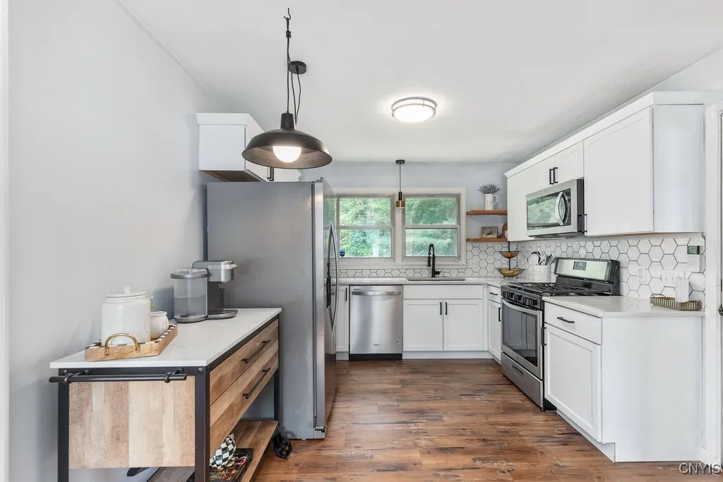 112 Oakley Drive, Cicero, New York 13212, Cicero, New York 13212, 3 Bedrooms Bedrooms, 6 Rooms Rooms,1 BathroomBathrooms,Residential,Closed,112 Oakley Drive, Cicero, New York 13212,S1612416