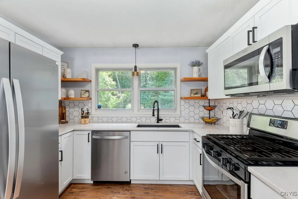 112 Oakley Drive, Cicero, New York 13212, Cicero, New York 13212, 3 Bedrooms Bedrooms, 6 Rooms Rooms,1 BathroomBathrooms,Residential,Closed,112 Oakley Drive, Cicero, New York 13212,S1612416