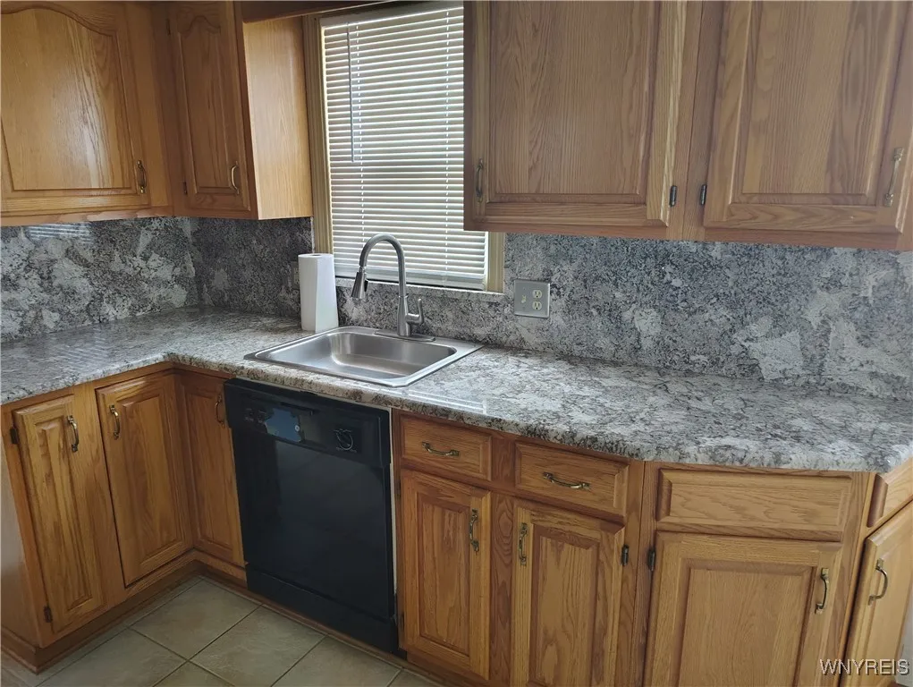 39 Manning Road, Amherst, New York 14226, Amherst, New York 14226, 4 Bedrooms Bedrooms, 7 Rooms Rooms,1 BathroomBathrooms,Residential Lease,Closed,39 Manning Road, Amherst, New York 14226,B1613019