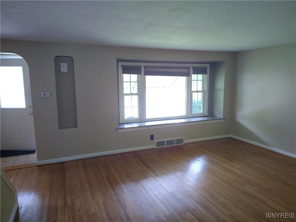 39 Manning Road, Amherst, New York 14226, Amherst, New York 14226, 4 Bedrooms Bedrooms, 7 Rooms Rooms,1 BathroomBathrooms,Residential Lease,Closed,39 Manning Road, Amherst, New York 14226,B1613019