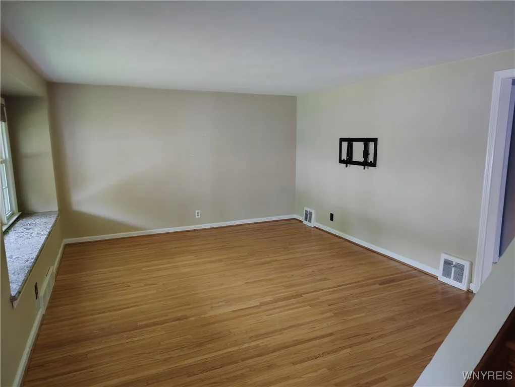 39 Manning Road, Amherst, New York 14226, Amherst, New York 14226, 4 Bedrooms Bedrooms, 7 Rooms Rooms,1 BathroomBathrooms,Residential Lease,Closed,39 Manning Road, Amherst, New York 14226,B1613019