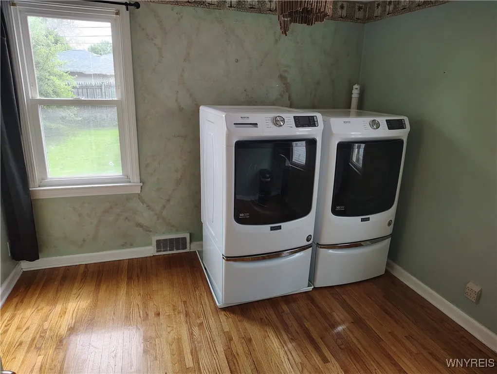 39 Manning Road, Amherst, New York 14226, Amherst, New York 14226, 4 Bedrooms Bedrooms, 7 Rooms Rooms,1 BathroomBathrooms,Residential Lease,Closed,39 Manning Road, Amherst, New York 14226,B1613019