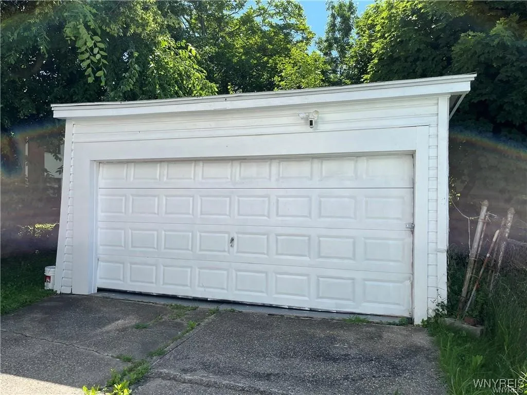 395 Ontario Street, Buffalo, New York 14207, Buffalo, New York 14207, 5 Bedrooms Bedrooms, ,2 BathroomsBathrooms,Residential,Closed,395 Ontario Street, Buffalo, New York 14207,0,B1612728