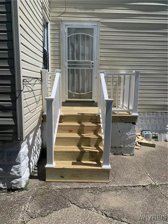 395 Ontario Street, Buffalo, New York 14207, Buffalo, New York 14207, 5 Bedrooms Bedrooms, ,2 BathroomsBathrooms,Residential,For Sale,395 Ontario Street, Buffalo, New York 14207,B1612728